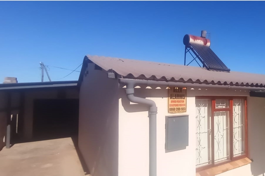 2 Bedroom Property for Sale in Louwville Western Cape